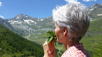 Kräuterfrau in Südtirol